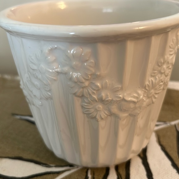 Vintage BASSANO Made In Italy -Ceramic White with entwined raised flowers chain - Picture 3 of 6